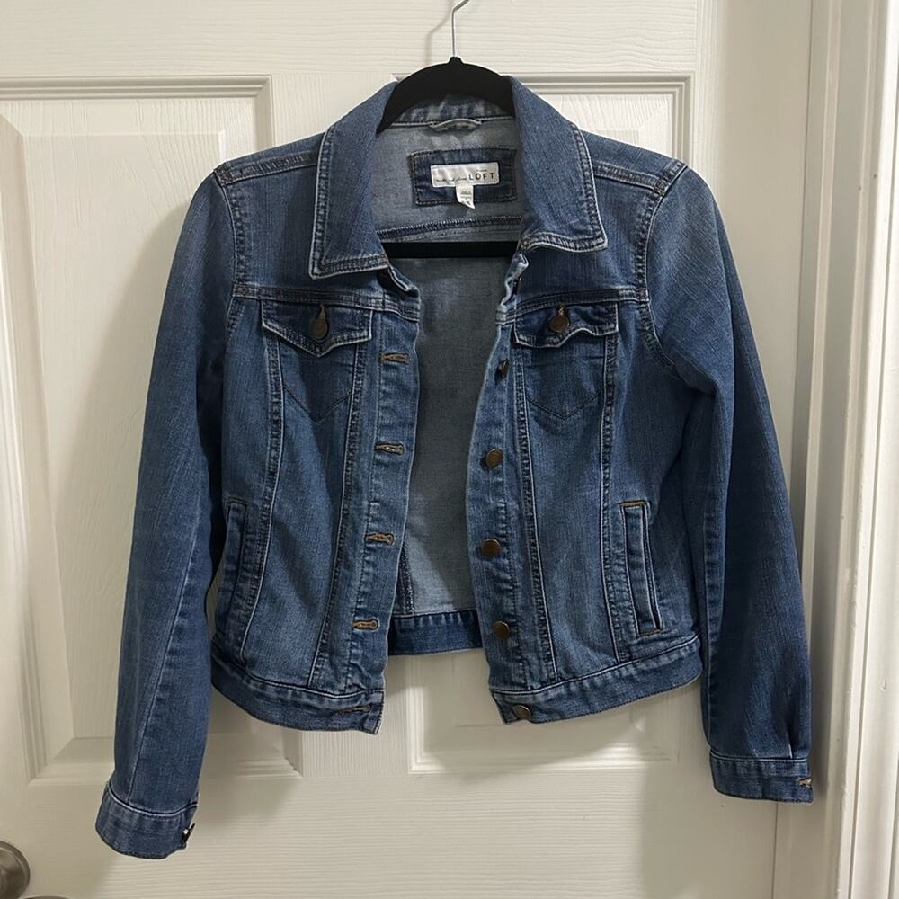💥Ann Taylor Loft cropped Jean Denim jacket size XS